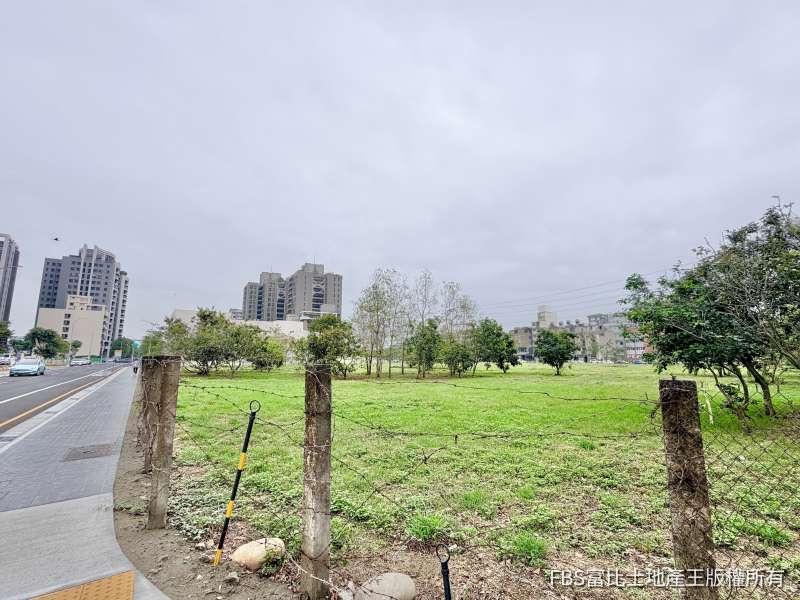 烏日旭日國小預定地位於三榮路上，緊鄰烏日親子館。(圖／記者莊亞築攝)