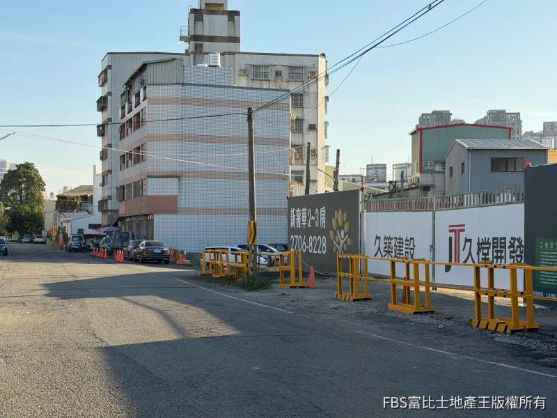 「久樘歐森」主打28至37坪、2至3房，採零店面純住宅設計，鎖定重視居住品質與社區。(圖／記者莊亞築攝)