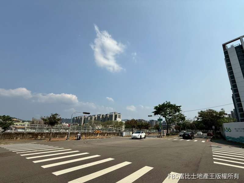 一河一路之隔單價差10萬！北台中預售市場掀比價效應