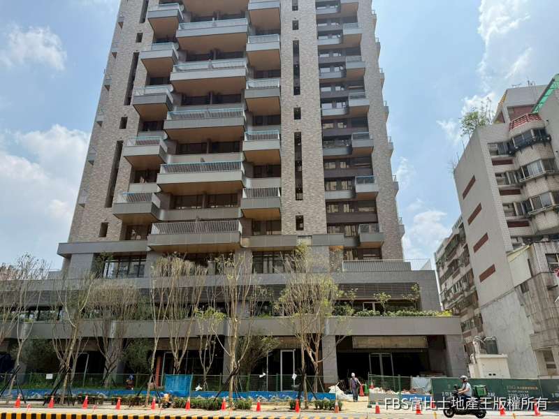 冠德建設「崇德綻」近期揭露首筆成交單價為72.57萬元。(圖／記者莊亞築攝)