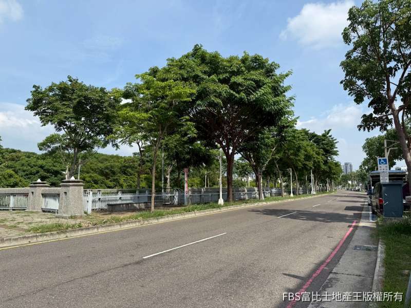 「低密度中的低密度」逐綠而居熱潮升溫！台中14期榮德園道竄起