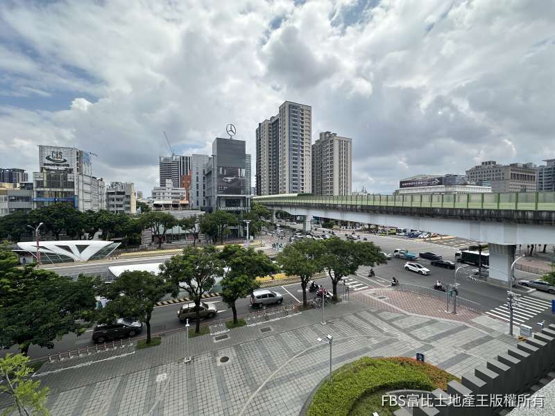 台中房市降溫車輛數卻居六都之首！逾118萬車輛背後是蛋白區移居潮