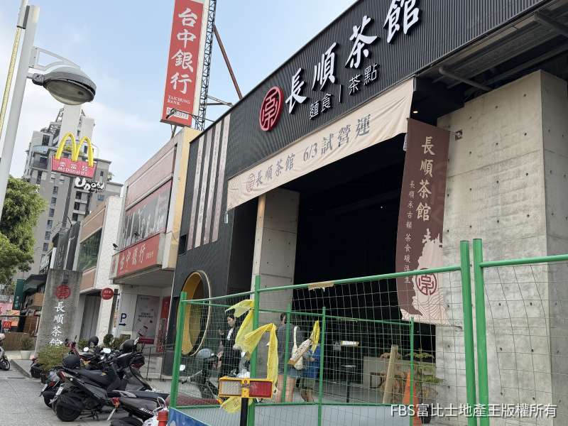 崇德路指標店面4個月換2招牌！茶館已成餐飲品牌新寵