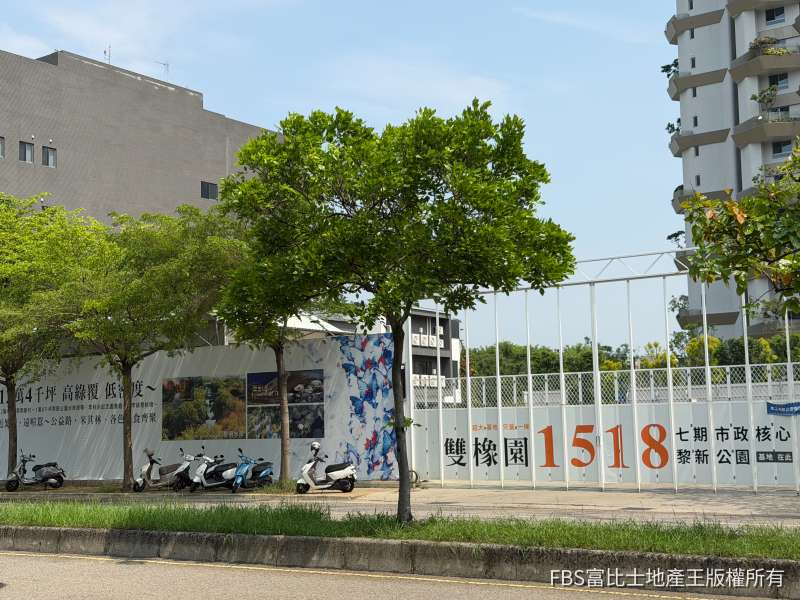 預售市場出現富豪包層交易,「雙橡園1518」近期實登揭露,一層六戶均在同日成交,研判應為品牌鐵粉出手包層。(圖/記者莊亞築攝影)