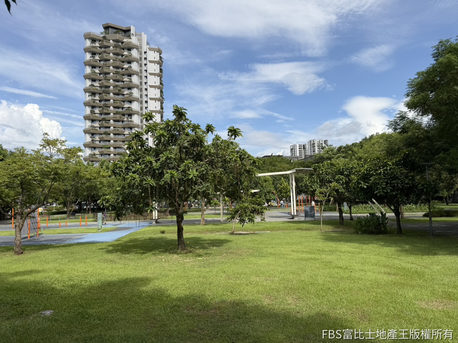 公園第一排因景觀開闊、環境難以複製，成為高端自住宅的優勢。(圖／記者莊亞築攝影）