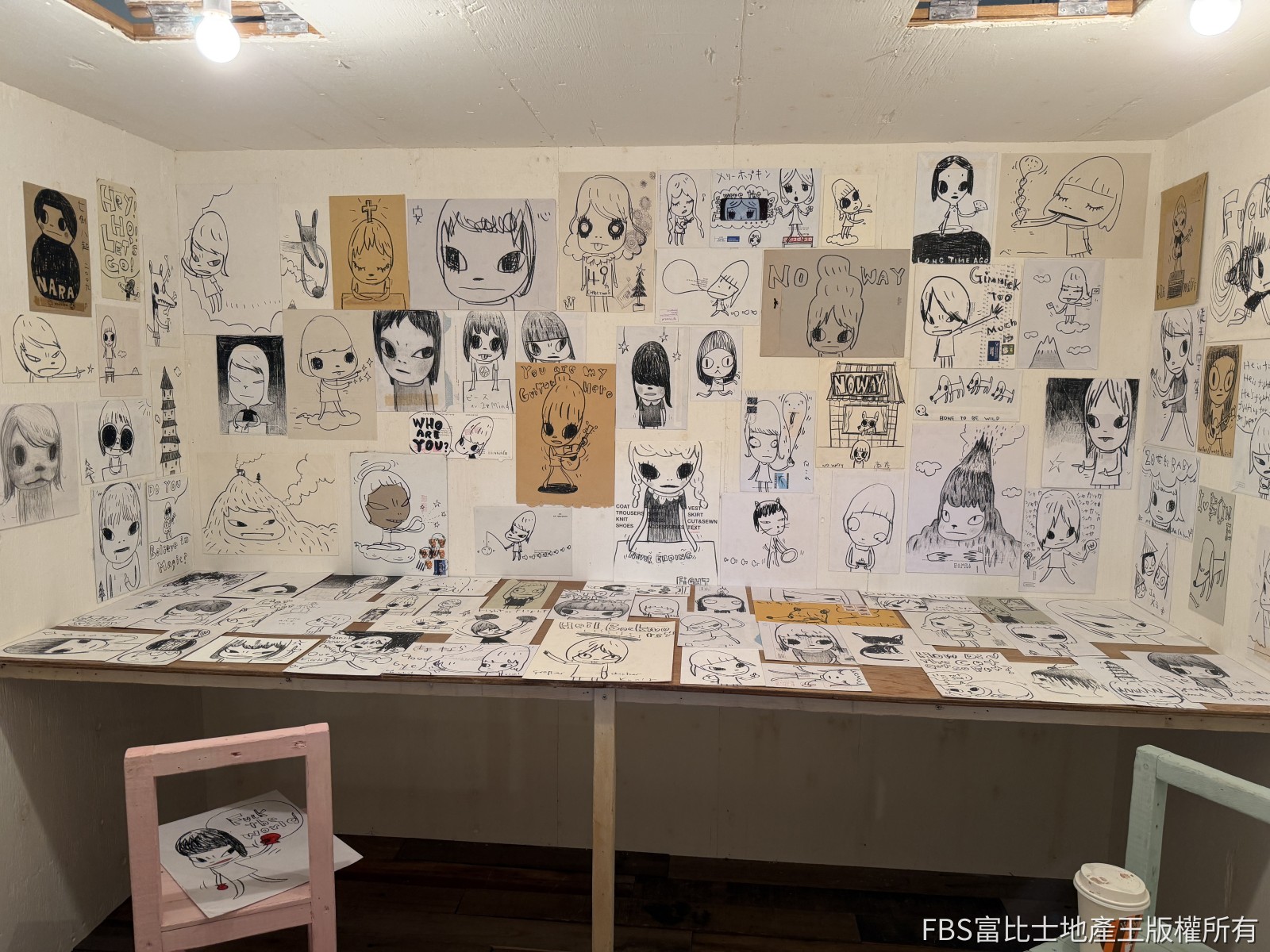 奈良美智大型沉浸式藝術裝置《冰島的板條箱房間/繪畫室》,是首度來台展出。(圖/記者莊亞築攝)