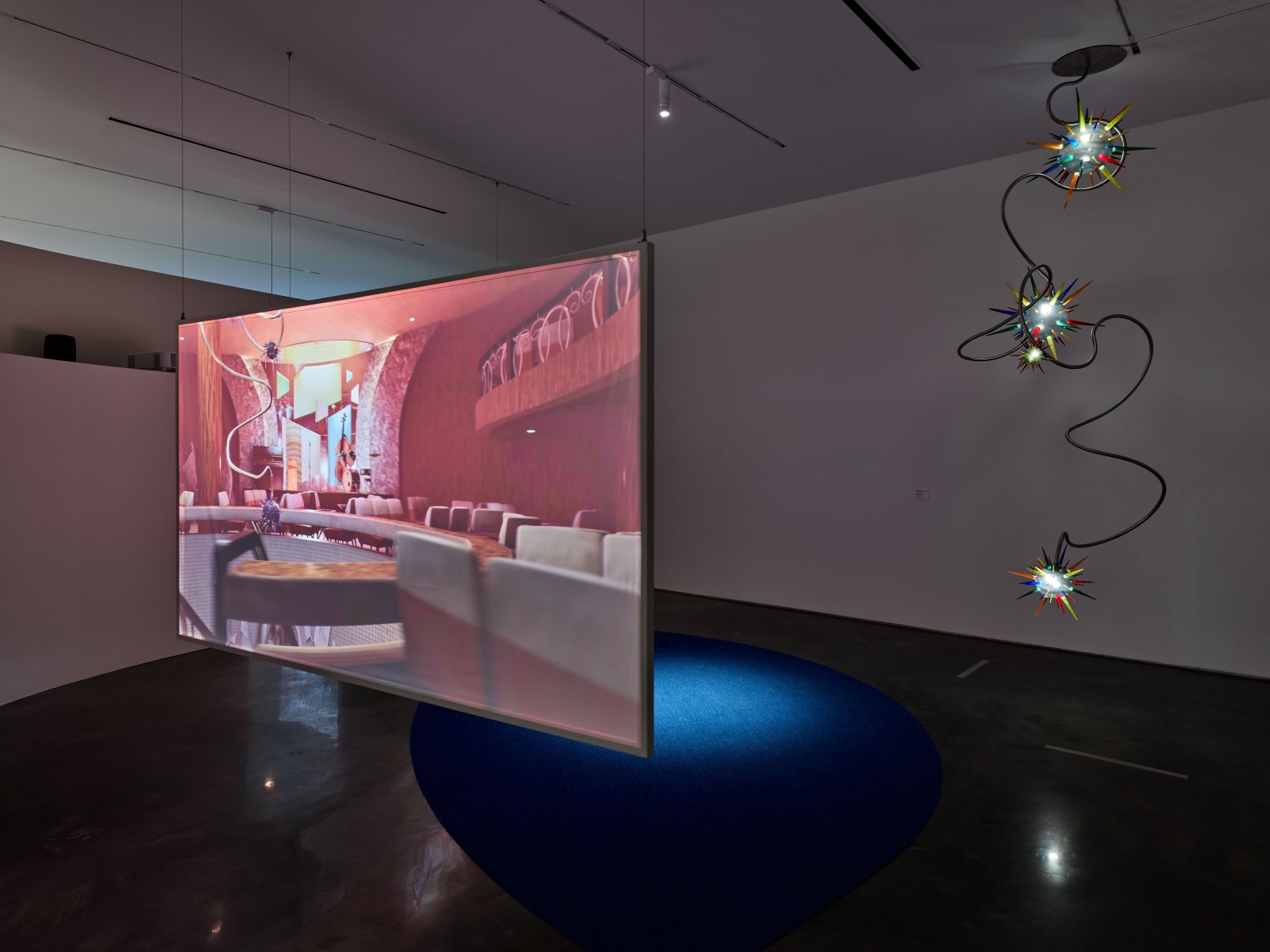 王水河展覽現場的南夜舞廳數位vr體驗。(圖片來源/臺中市立美術館-攝影-studio-millspace)