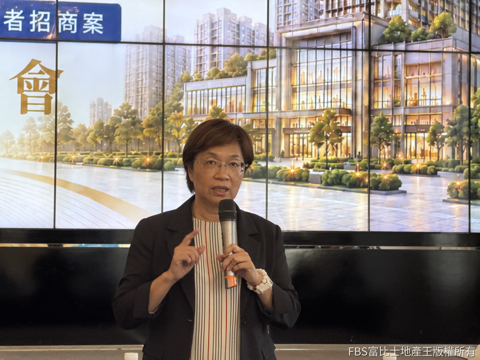 員林黃金帝國公辦都更舉辦招商說明會,彰化縣長王惠美親自出席。(圖/記者莊亞築攝)